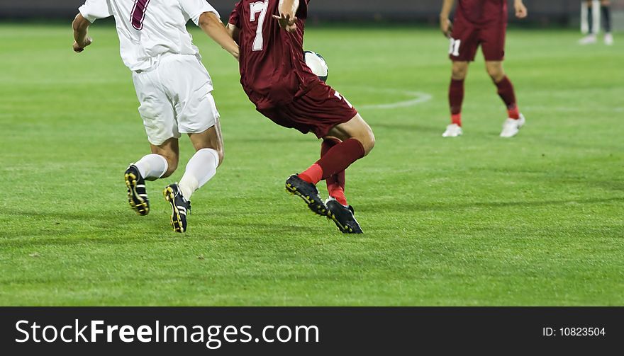 Soccer players fighting against the ball