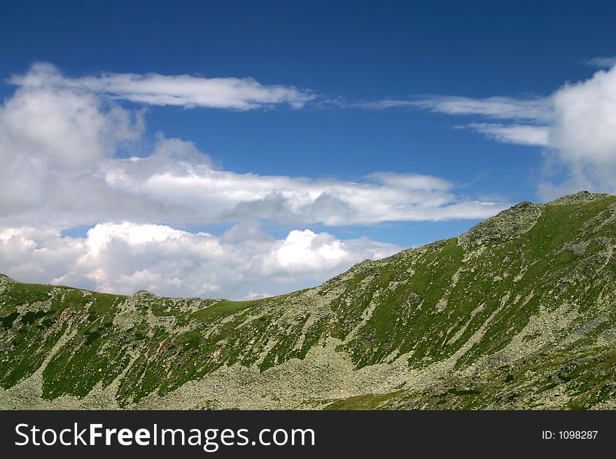 Sky line peaks in Retezat mountains - Romania