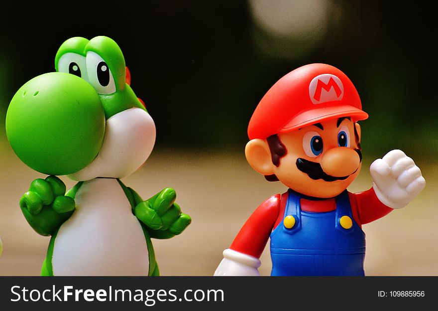 Super Mario and Yoshi Plastic Figure