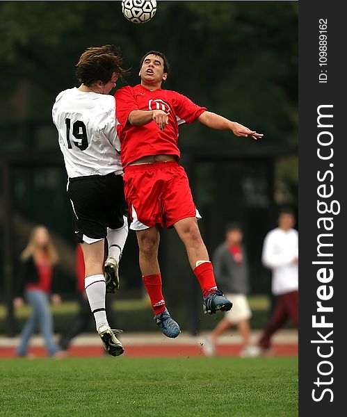 2 Soccer Player Had A Collision