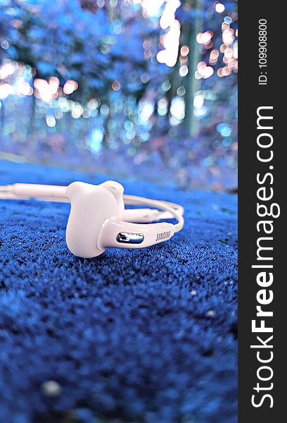 Shallow Focus Photography of White Samsung Earphones