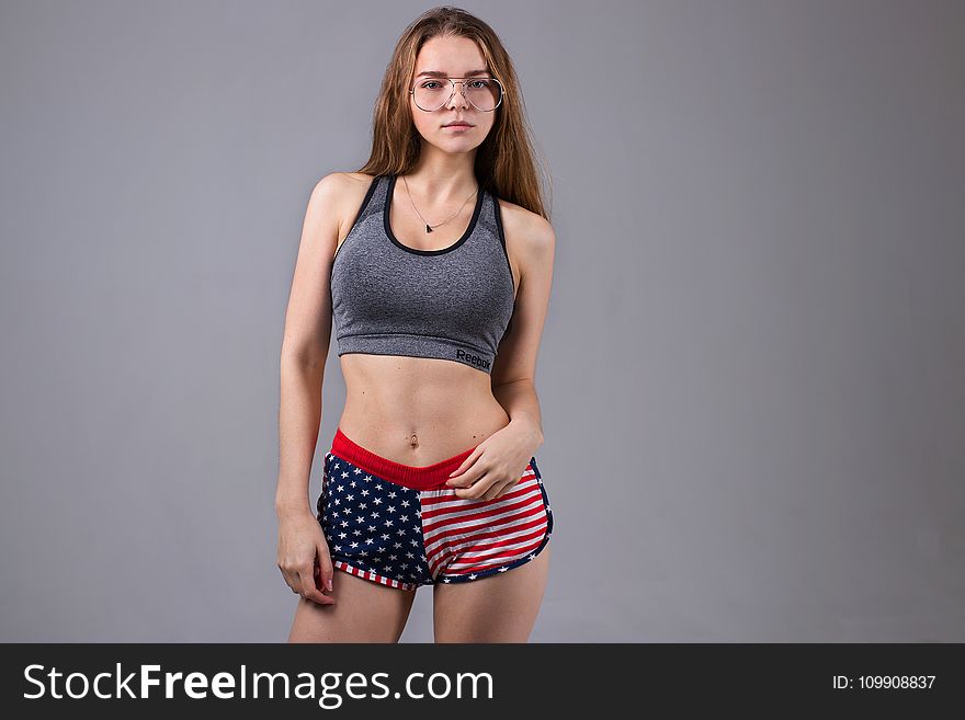 Woman Wearing Grey Sports Bra and U.s. Flag Printed Dolphin Shorts
