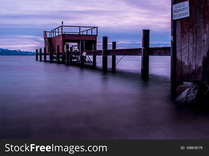 Time-lapsed Photography of Body Water With Red Stall