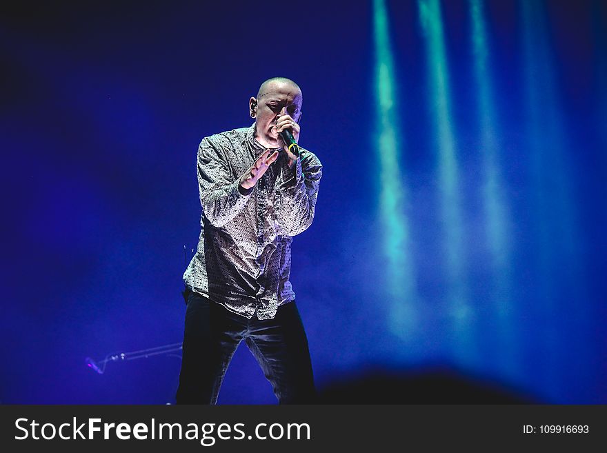 Chester Linkin Park Bennington Singing On Stage