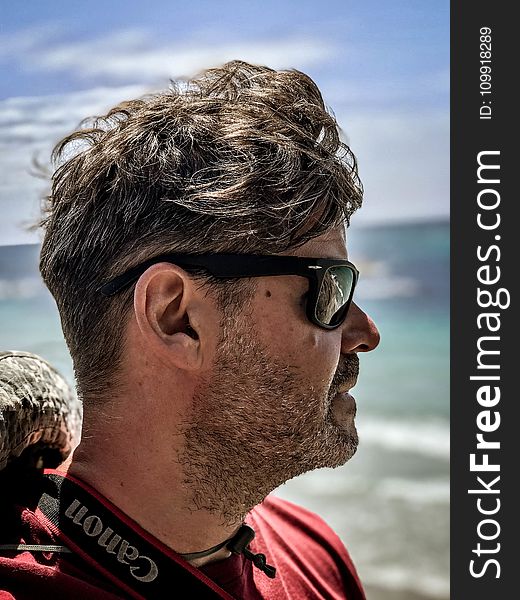 Selective Focus Photography of Man Wearing Sunglasses