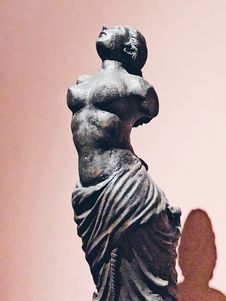 Free Topless Woman Without Arms Concrete Statue Stock Photography - 109922912