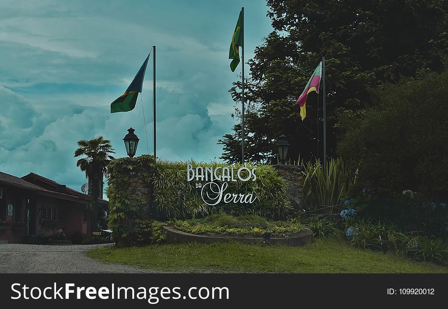 Bangalos Serra Beside Three Flags