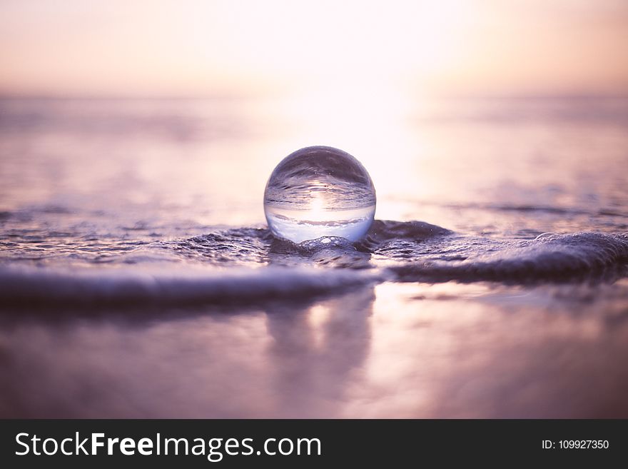 Tilt Shift Lens Photography of Water Droplet