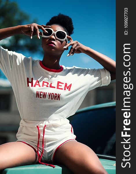 Woman Wearing White and Red Harlem New York Printed Round-neck Batwing-sleeved Shirt With Drawstring Dolphin Shorts