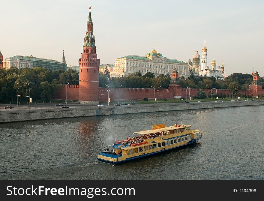 Moscow Kremlin
Nikon D70s
Nikkor 24 2/8