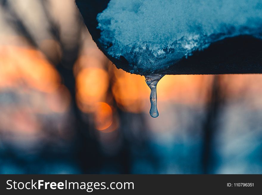 Selective Focus Photography of Blue Dripping Water