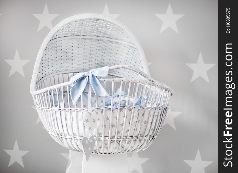 Baby&#x27;s White and Gray Star Printed Bassinet