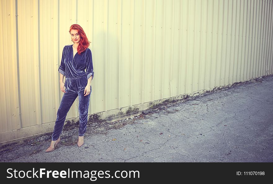 Women&#x27;s Blue V-neck Jumpsuit