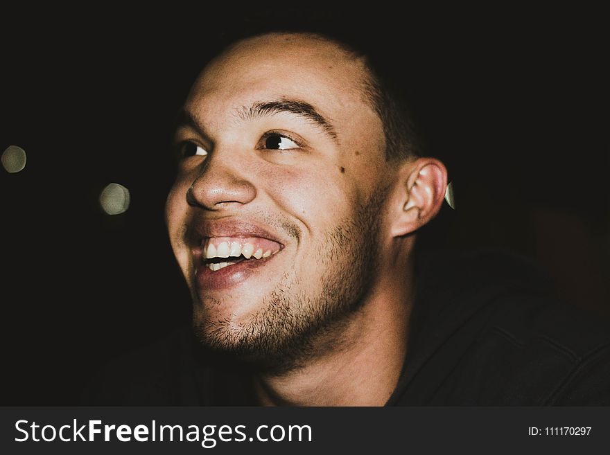 Man With Black Hair And Wearing Crew-neck Shirt