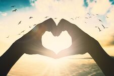 Free Hand Love Shape On Beautiful Background Concept For Relax Lifestyle Royalty Free Stock Photos - 111371648