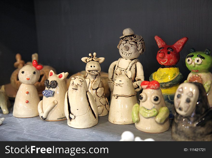 Figurine, Toy, Ceramic, Material