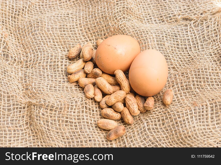 Eggs and beans are placed on the sack rope.