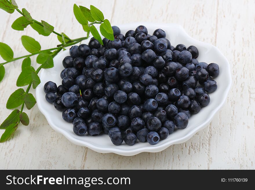 Blueberry heap with leaves in the bowl