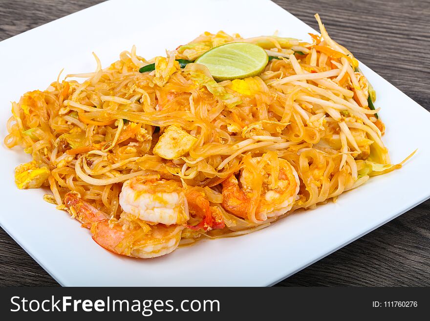 Pad Thai with prawn, lime and egg