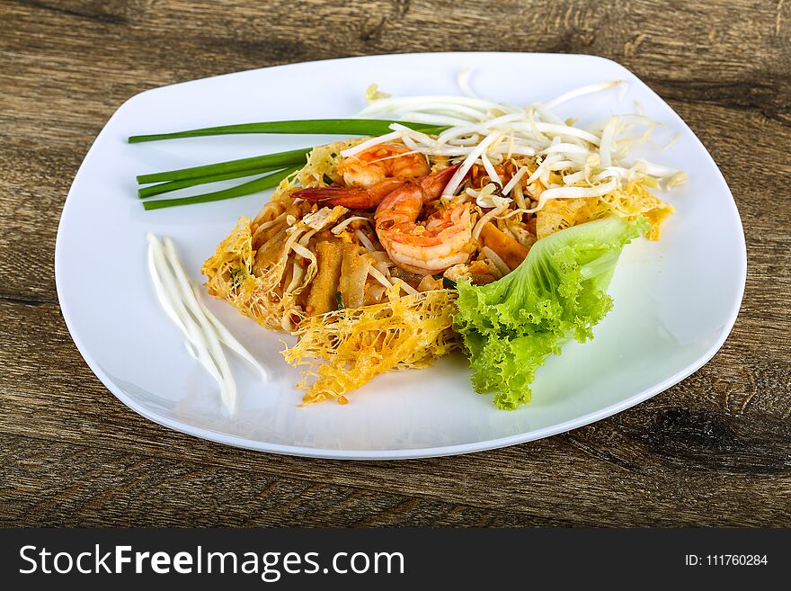 Pad Thai with shrimp, herbs and spices