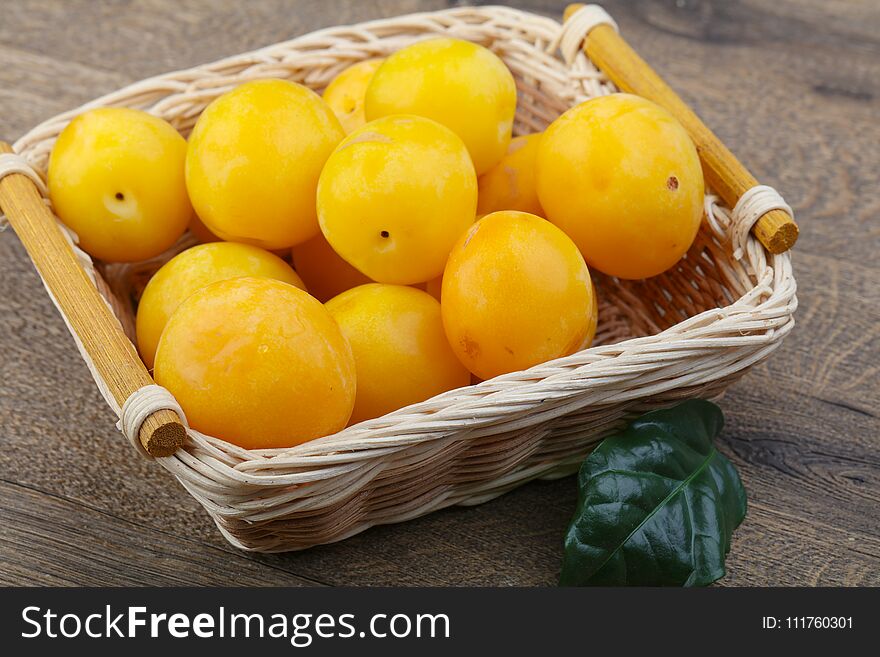 Yellow plums in the bowl