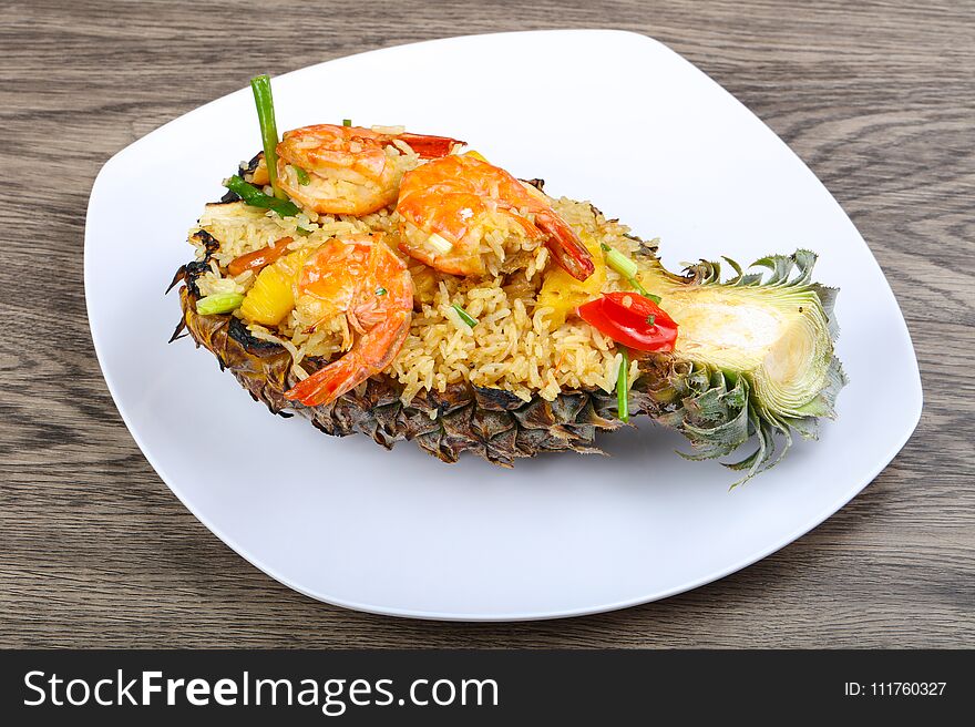 Rice with prawn and spices baked in pineapple