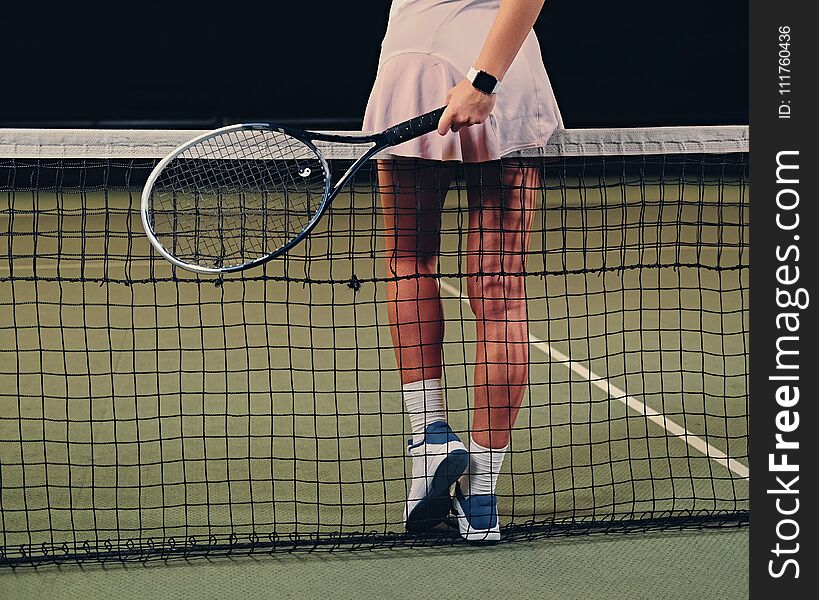 female tennis player posing on a tennis court.
