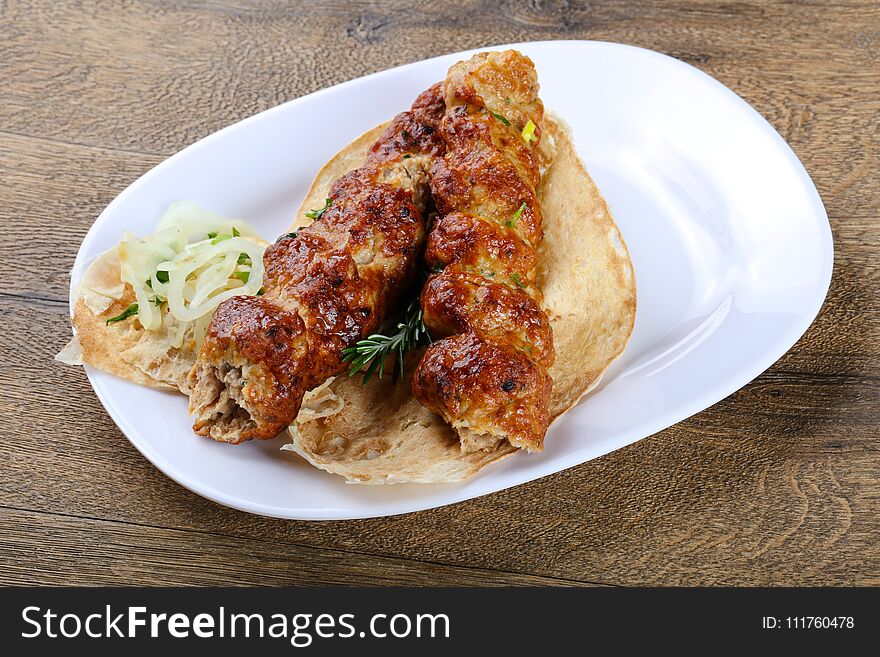 Chicken kebab with onion, parsley and bread