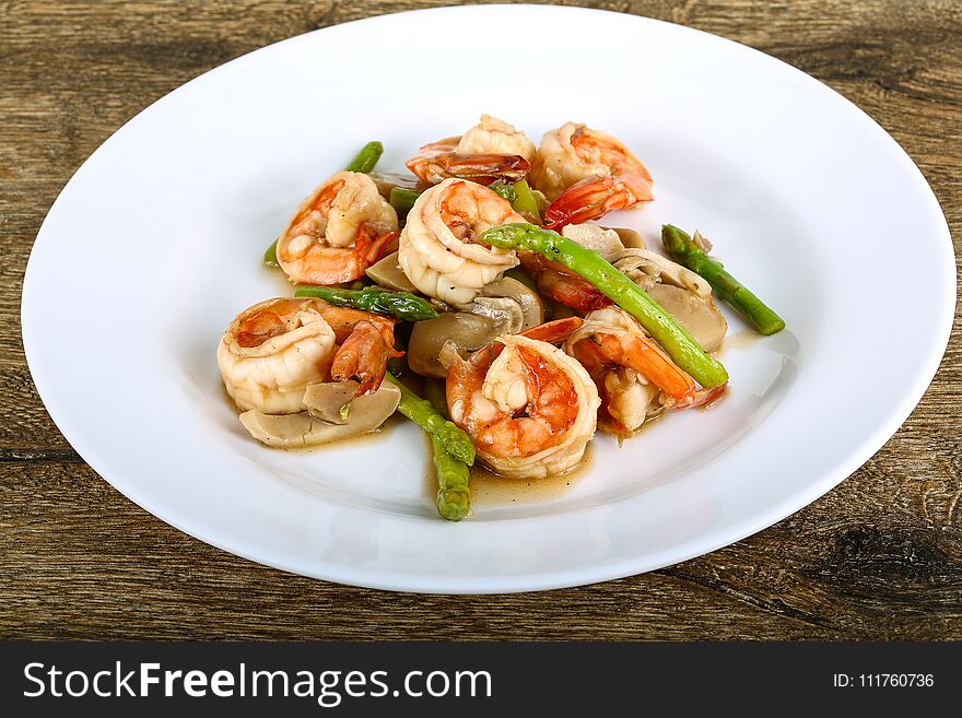 Fried Shrimp and asparagus with mushrooms