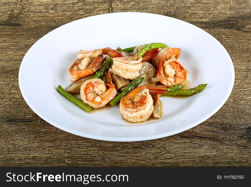Fried Shrimp and asparagus with mushrooms
