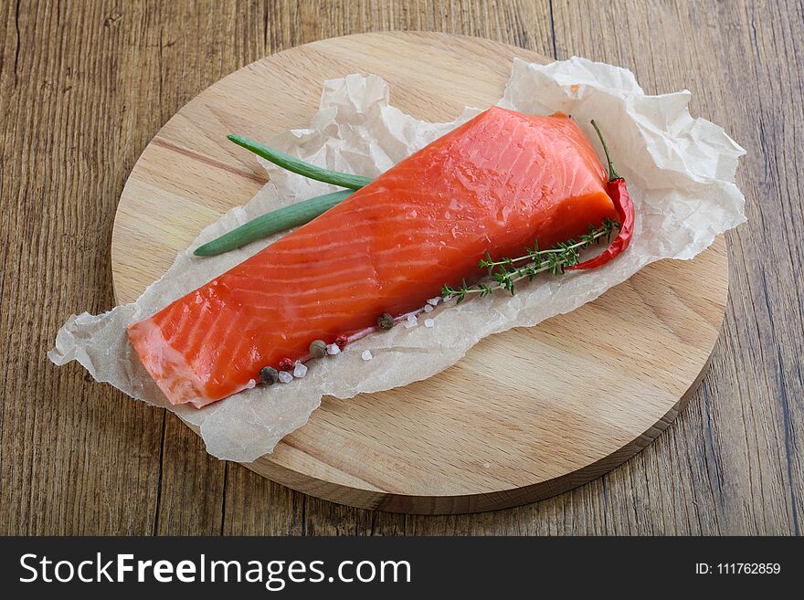 Salmon fillet with salt, pepper and green onion