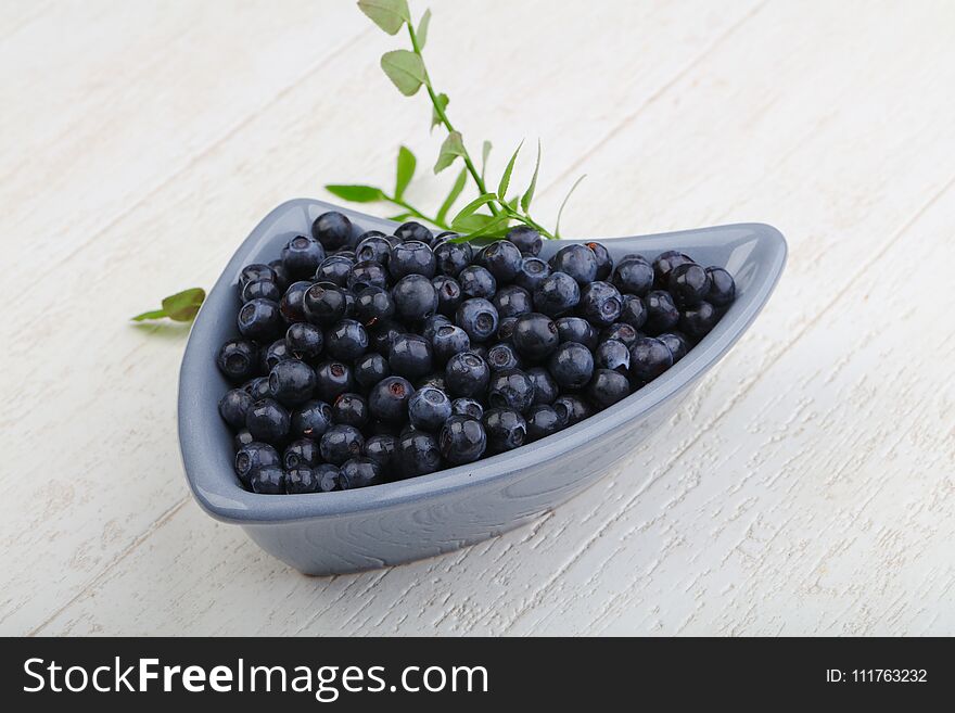 Blueberry heap with leaves in the bowl