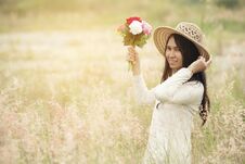 Portrait Of A Smiling Young Beautiful Woman Wear Hat With A Bouquet Of Roses Flowers Royalty Free Stock Images