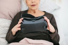 An Elderly Woman Is Going To Put On Virtual Reality Glasses To Use Them To Immerse In The Virtual World. The Older Royalty Free Stock Photos
