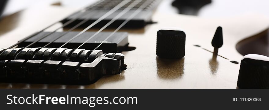 Classic Shape Wooden Electric Guitar With Rosewood Neck