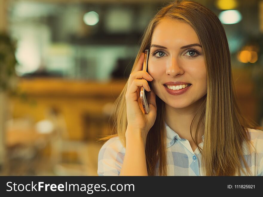 Business woman talking on the mobile phone - lifestyle and business concept