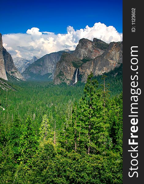 Tunnel View at Yosemite National park offers a beautiful panorama of Yosemite Valley with El Capitan on the left, Bridalveil Fall on the right and Half Dome in the center. Tunnel View at Yosemite National park offers a beautiful panorama of Yosemite Valley with El Capitan on the left, Bridalveil Fall on the right and Half Dome in the center.