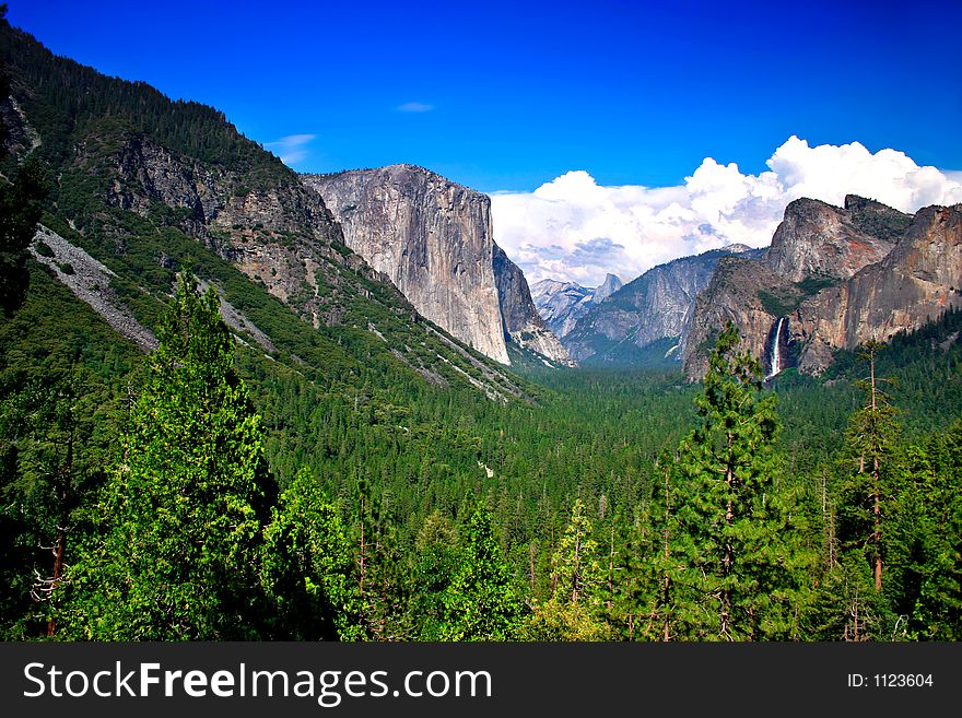 Tunnel View at Yosemite National park offers a beautiful panorama of Yosemite Valley with El Capitan on the left, Bridalveil Fall on the right and Half Dome in the center. Tunnel View at Yosemite National park offers a beautiful panorama of Yosemite Valley with El Capitan on the left, Bridalveil Fall on the right and Half Dome in the center.