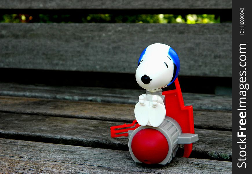 White Snoopy Plastic Figure