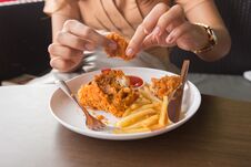 Fried Chicken In Young Woman Hand Select Focus, Hand With Fried Chicken Blur Background, Close-up Fried Chicken Royalty Free Stock Photos