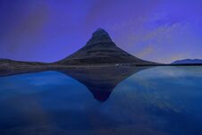 Kirjufell Mountain With Water Reflection In The Lake During Sunset Royalty Free Stock Photos