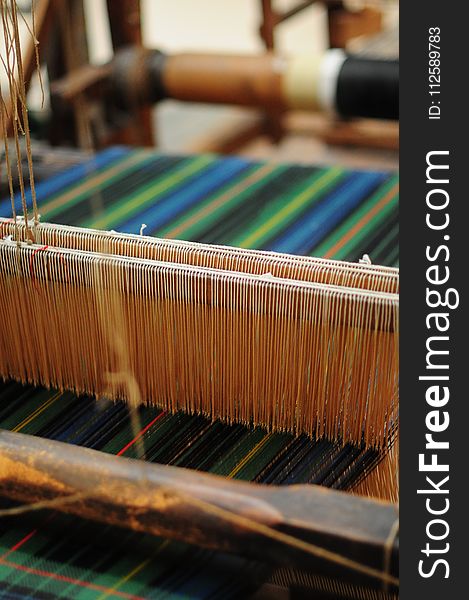 Loom, Weaving