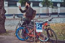 A Handsome Hipster Traveler With A Stylish Beard And Tattoo On H Royalty Free Stock Image A Handsome Hipster Traveler With A Stylish Beard And Tattoo On H Royalty Free Stock Image