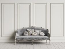 Classic Sofa In Classic Interior With Copy Space.White Walls With Mouldings Royalty Free Stock Images