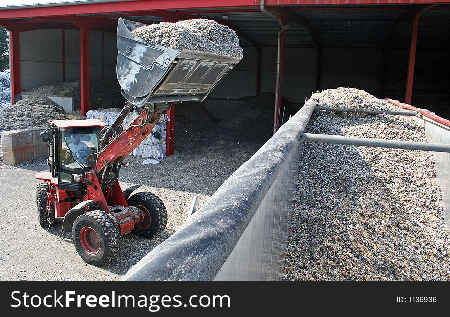 Articulated machinery loading truck