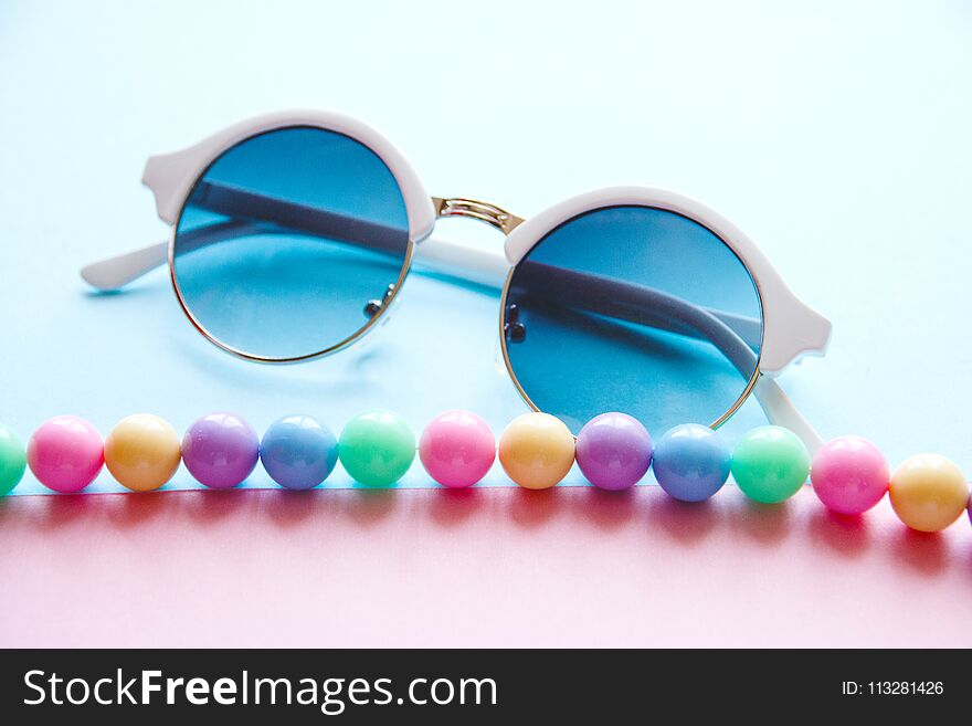 Spring multi-colored beads and round white glasses