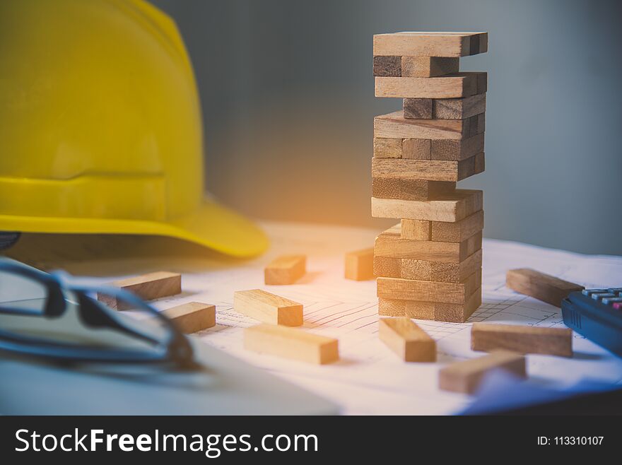Game drew to a wooden block,Concept engineer risks in the job. Requires planning Meditation must be careful in deciding to reduce the risk in the job
