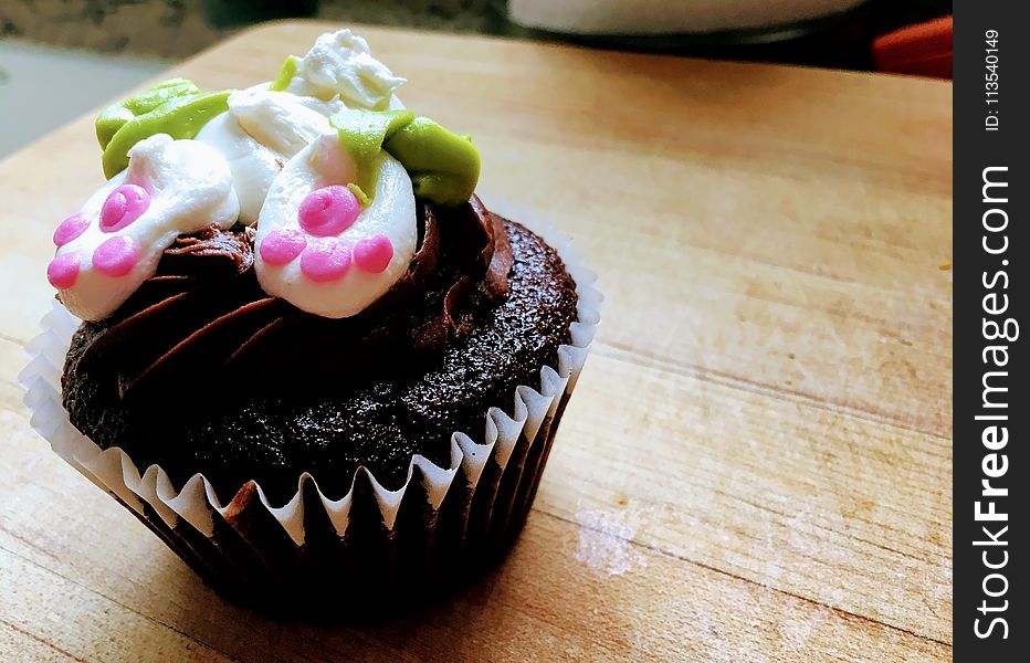 Close-up Photography of Chocolate Cupcake