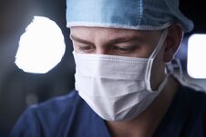 Free Male Surgeon Looking Down, Head And Shoulders Royalty Free Stock Images - 113665079