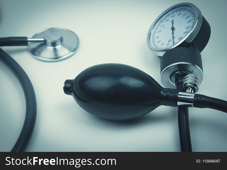 Apparatus for measuring blood pressure